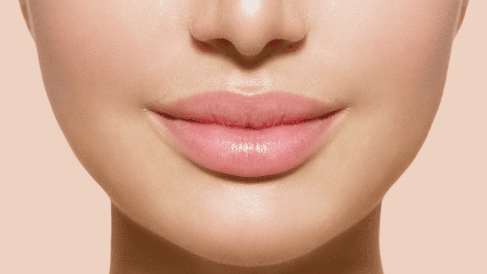 Lip Lift: cos’è, come si fa e quali sono i vantaggi estetici e funzionali